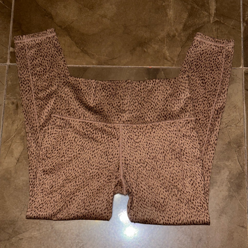 Athleta Cheetah-Print Leggings Size MT Length 7/8